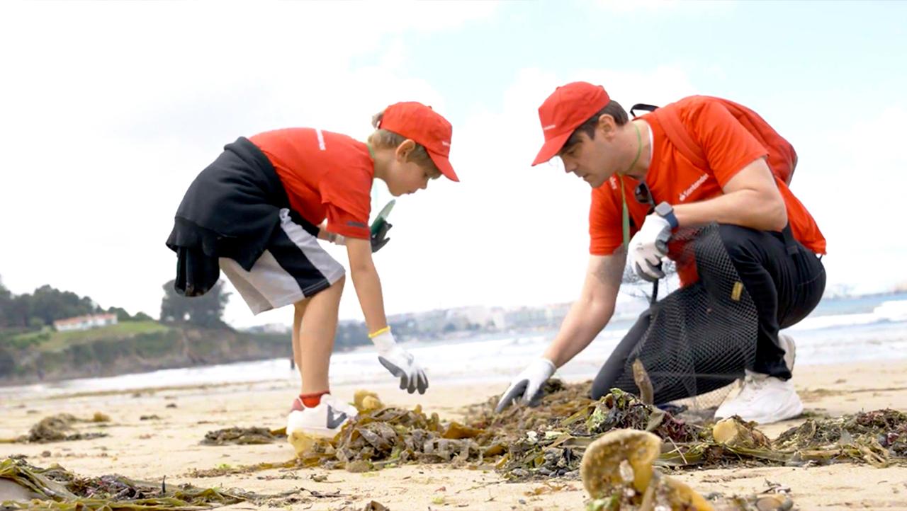 Más de 800 empleados voluntarios, junto a sus familias, han participado en las acciones promovidas por Santander Natura.